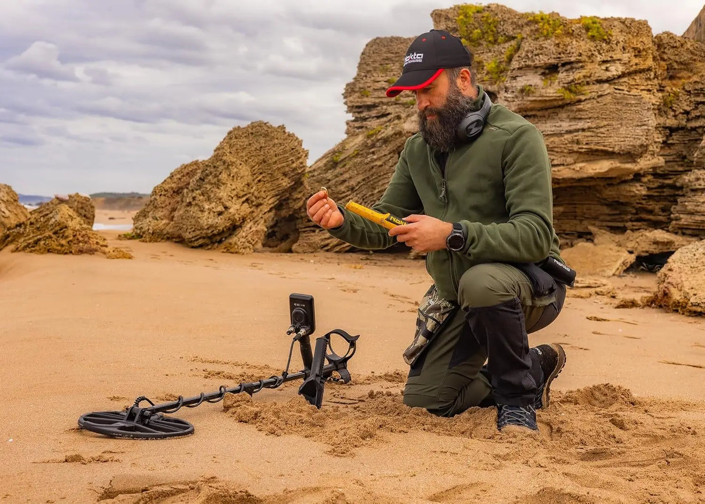 Ultra Waterproof Metal Detector,Carbon Fiber Shaft, 11” Search Coil,Metal Detector,Accupoint Pinpoin