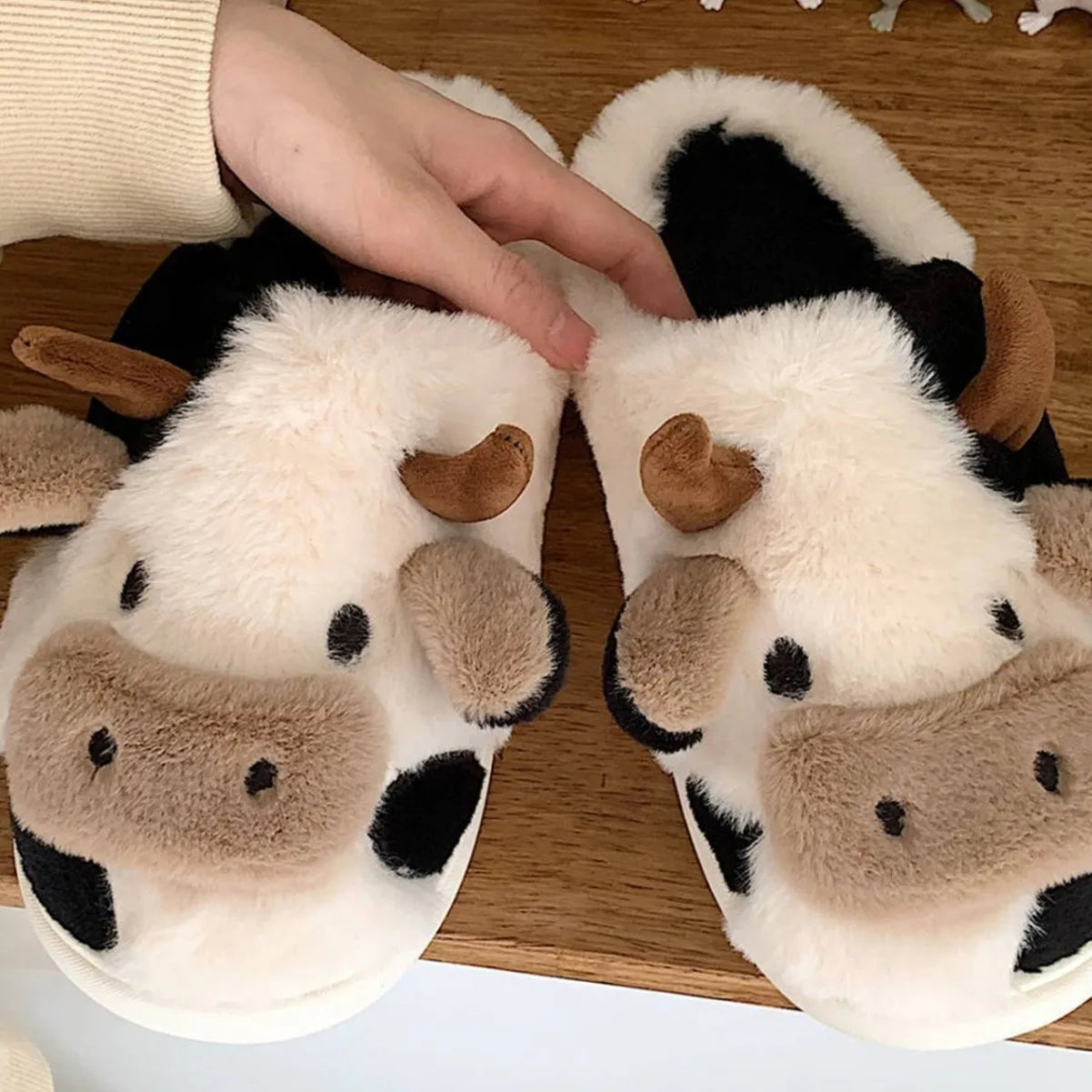 New winter neutral cartoon cow warm slippers for couples, indoor anti slip